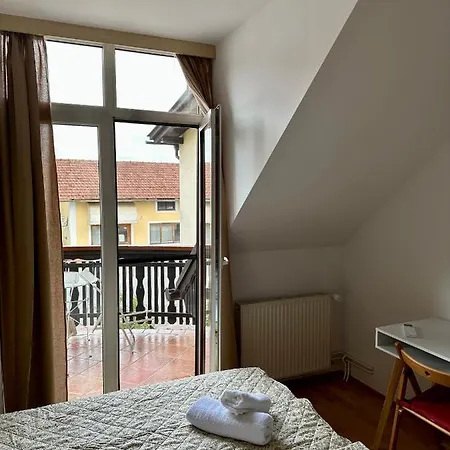 Nočitev z zajtrkom Karla's House