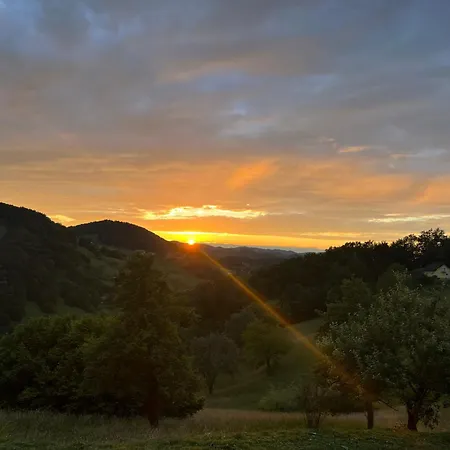 فندق مبيت وإفطار Karla's House Dobje pri Planini