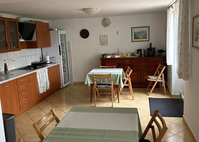 فندق مبيت وإفطار Karla's House Dobje pri Planini